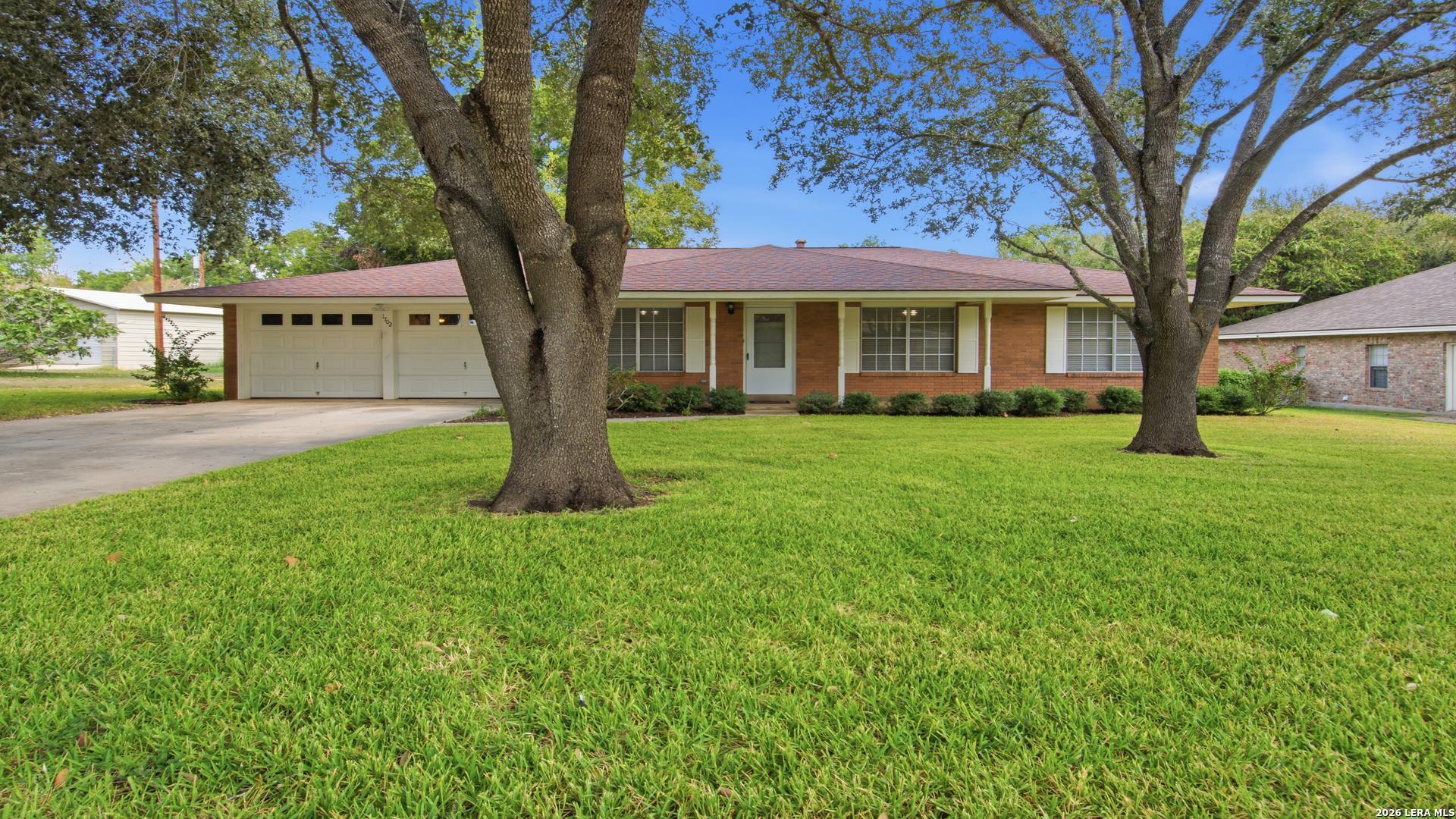 1702 Chestnut Street Floresville TX 78114