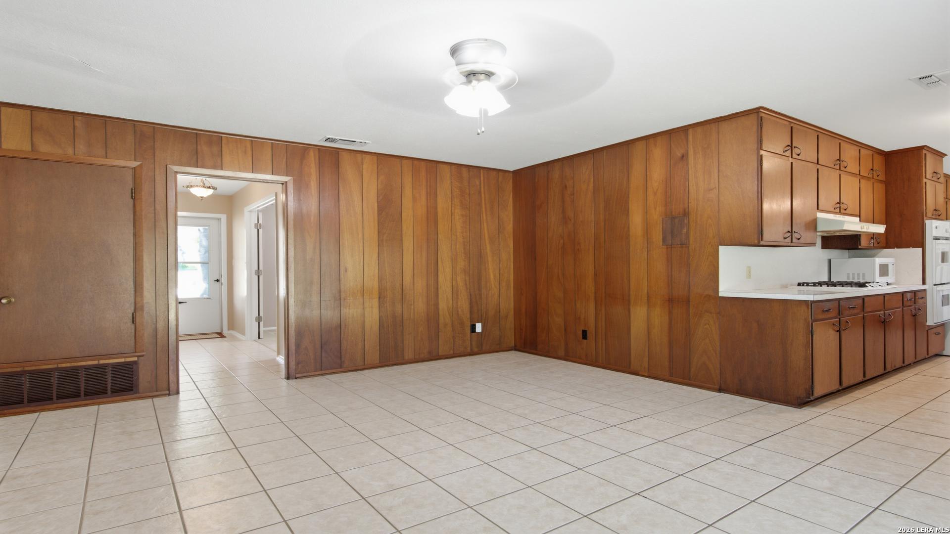 1702 Chestnut Street Floresville TX 78114