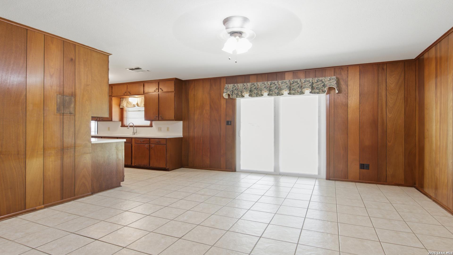 1702 Chestnut Street Floresville TX 78114