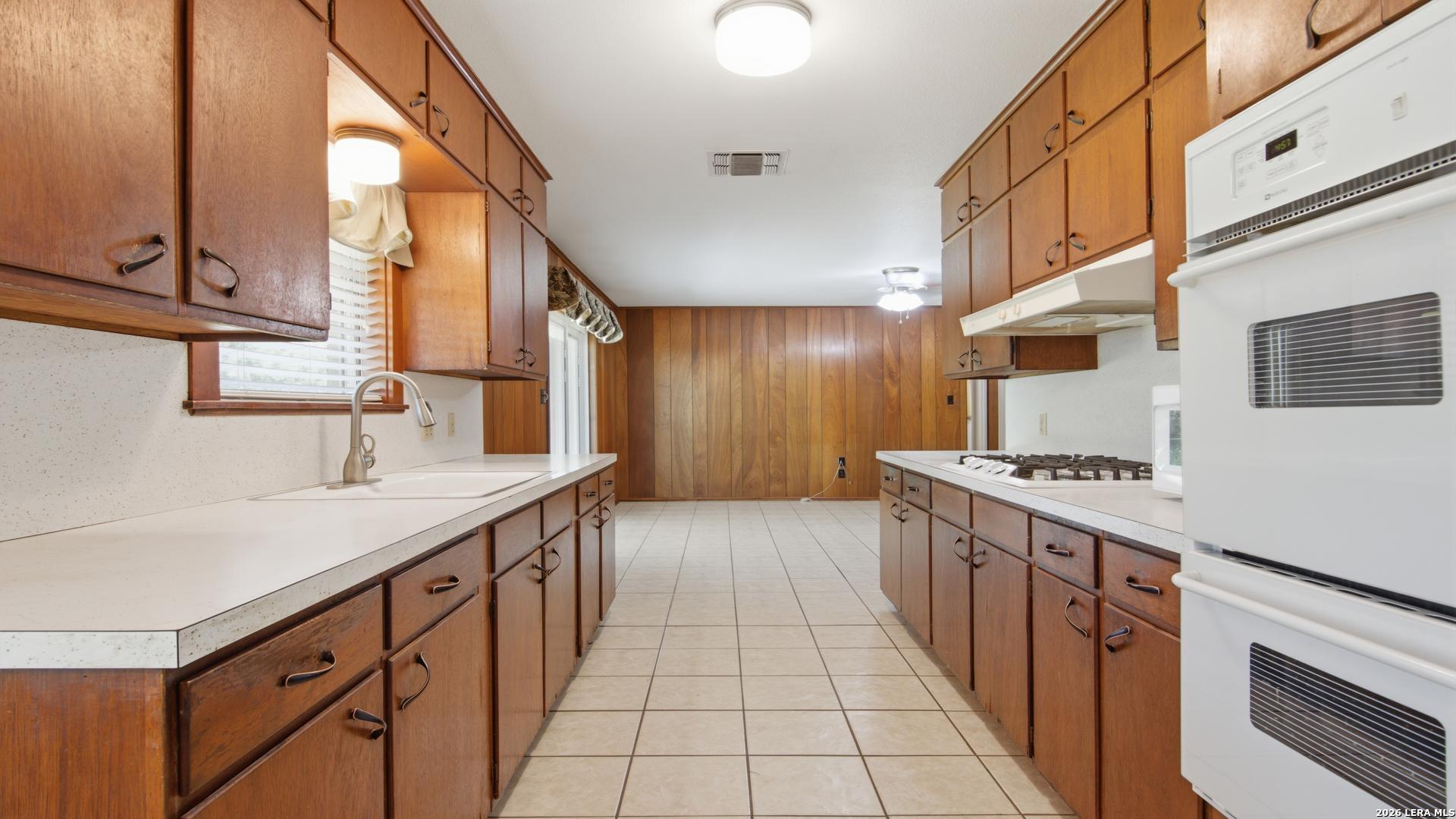 1702 Chestnut Street Floresville TX 78114
