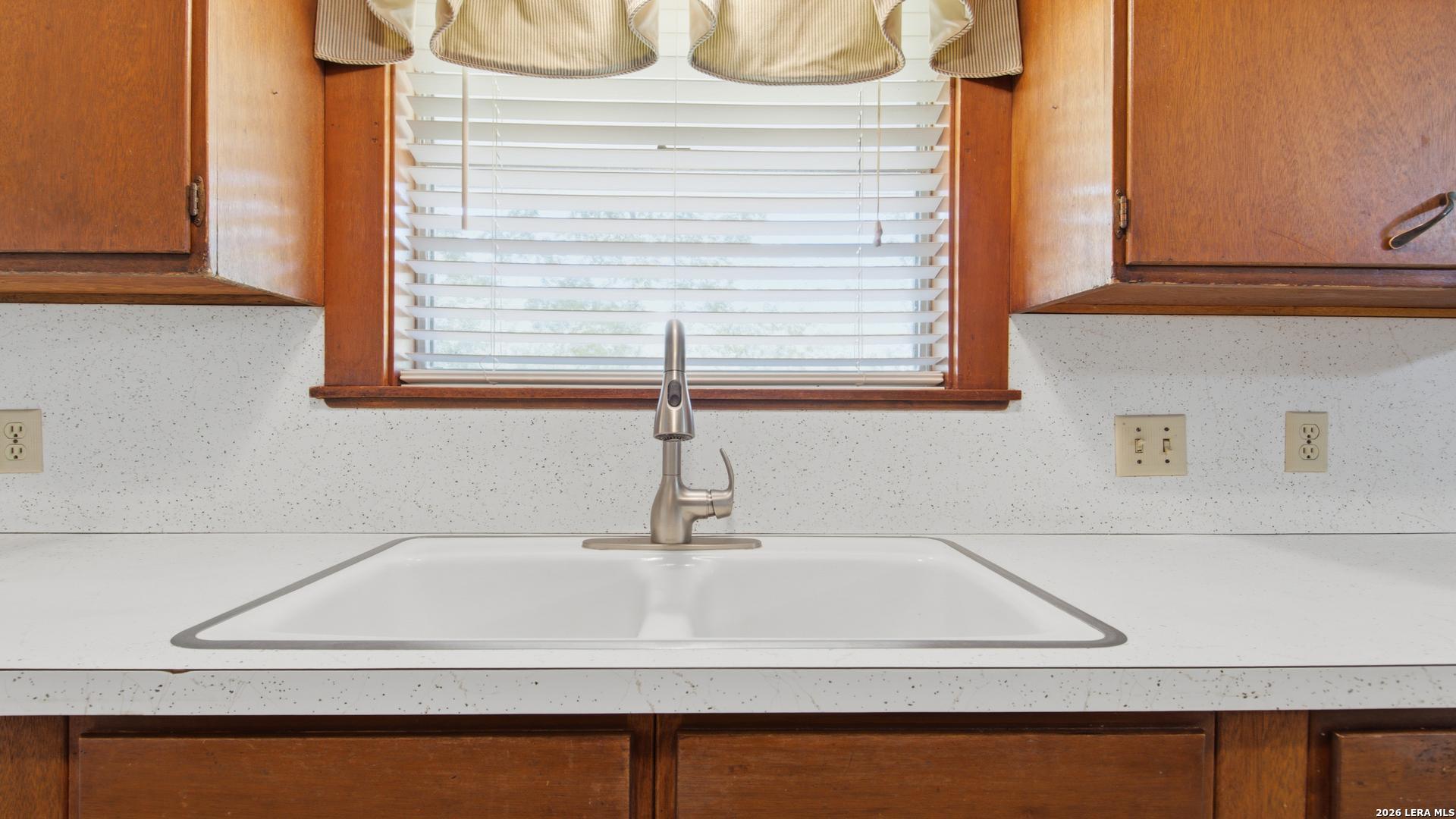 1702 Chestnut Street Floresville TX 78114