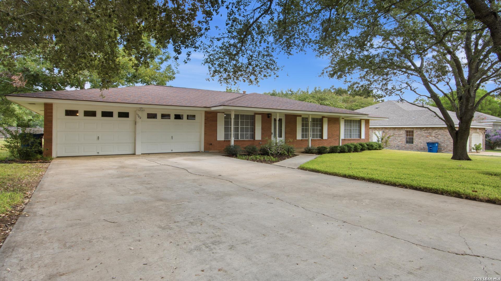 1702 Chestnut Street Floresville TX 78114