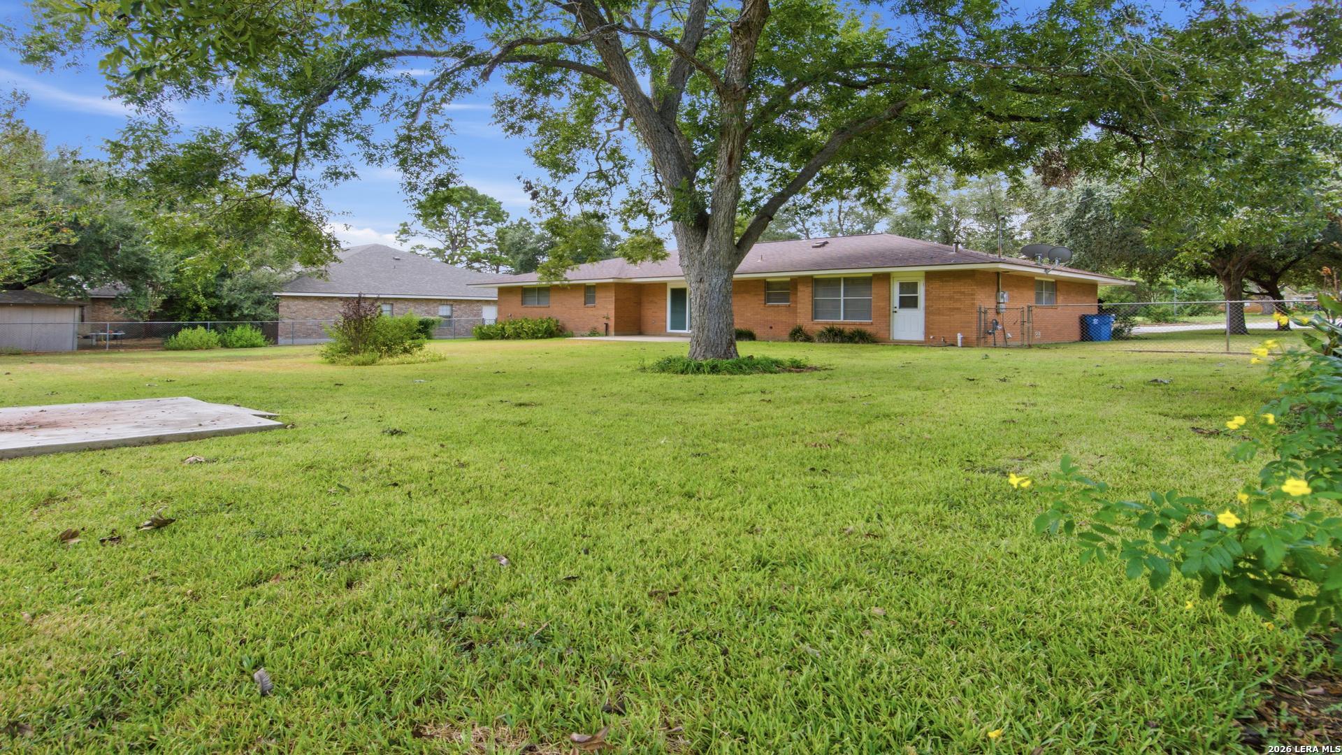 1702 Chestnut Street Floresville TX 78114