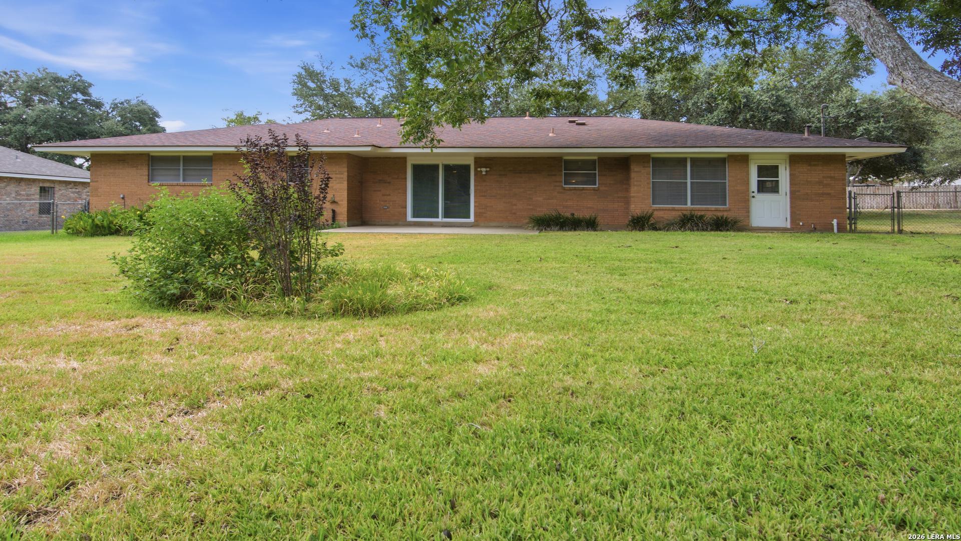 1702 Chestnut Street Floresville TX 78114