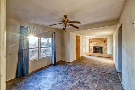 214 Cox Lane Carrizo Springs TX 78834