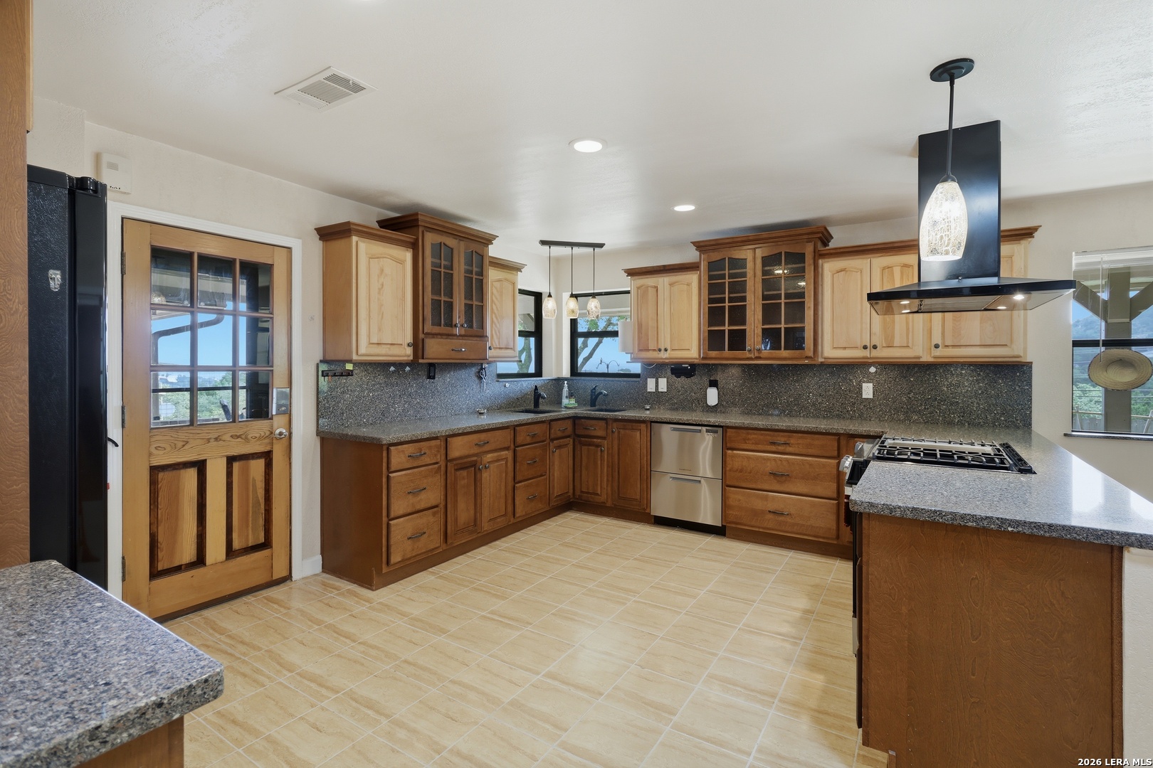 945 Colleen Canyon Lake TX 78133