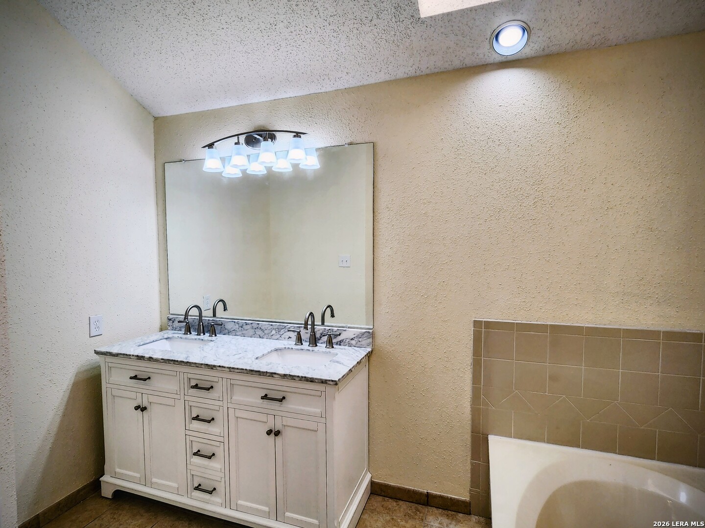 1019 Hedgestone San Antonio TX 78258