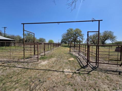 4821 Fm 467 Seguin TX 78155