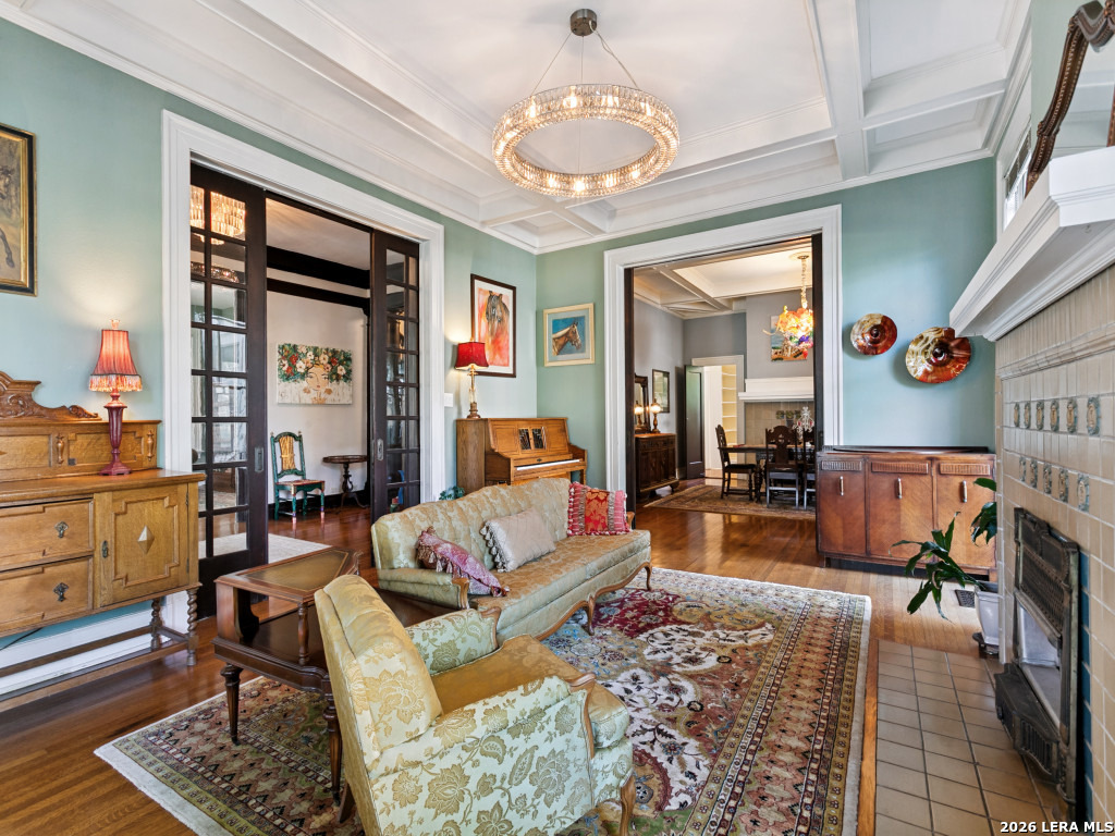 125 W Agarita Avenue San Antonio TX 78212