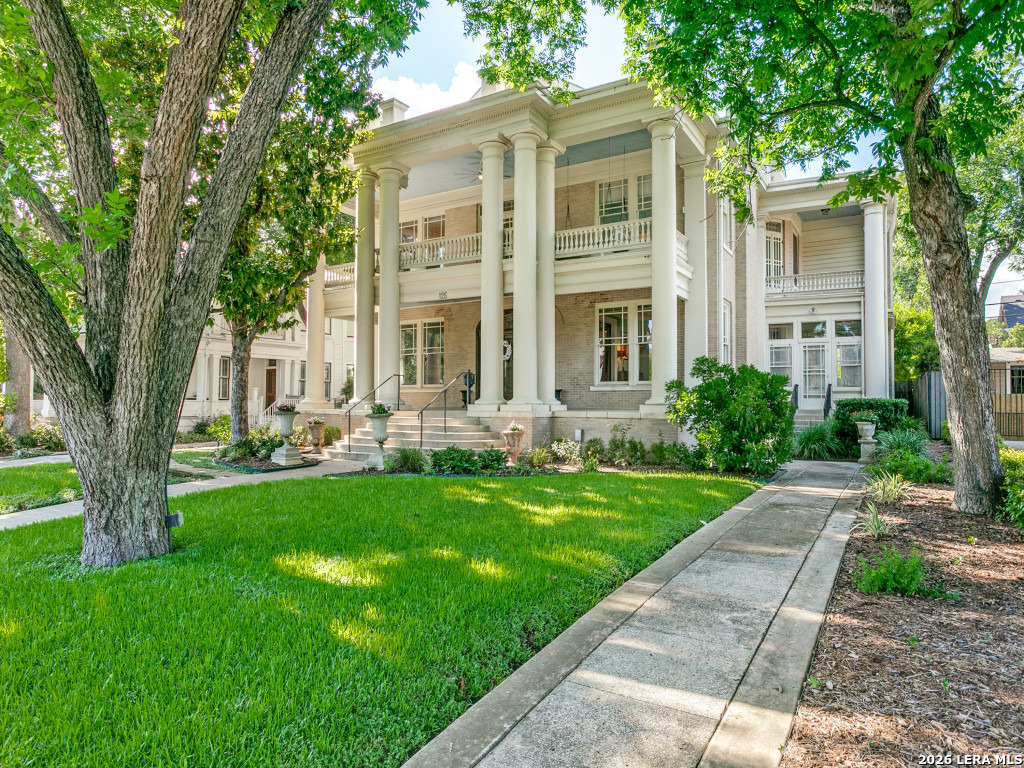 125 W Agarita Avenue San Antonio TX 78212