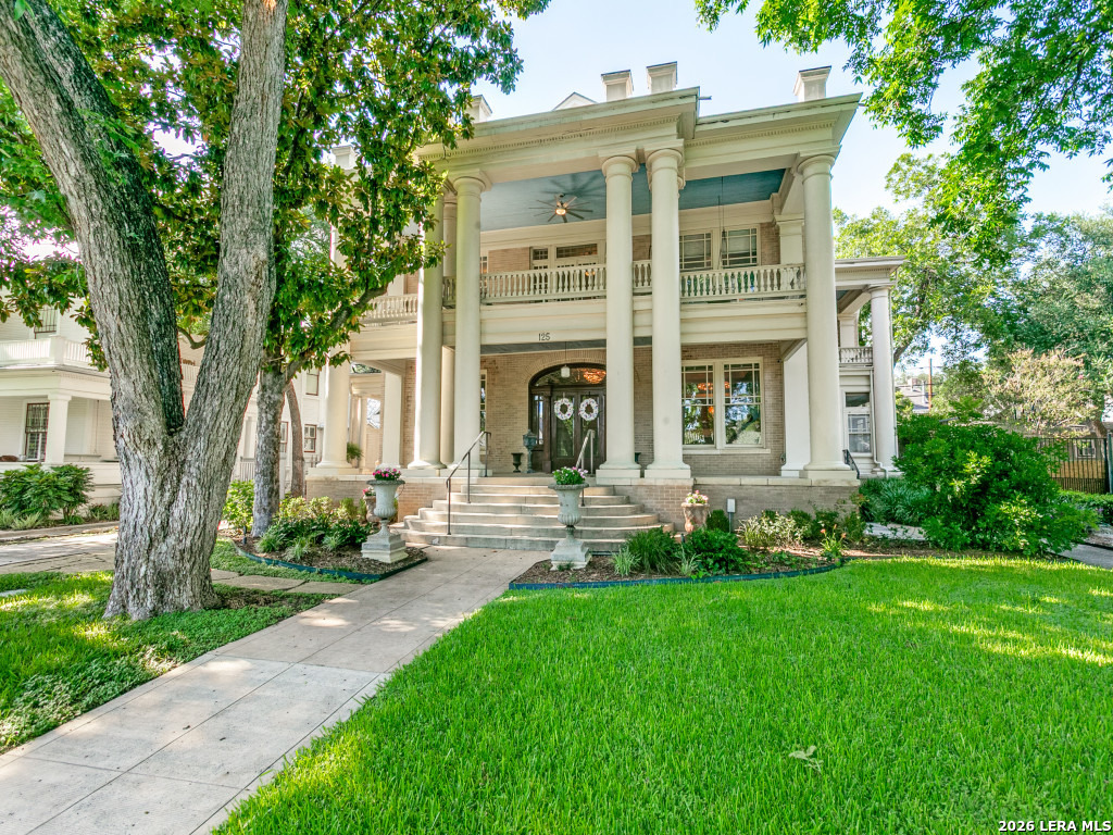 125 W Agarita Avenue San Antonio TX 78212