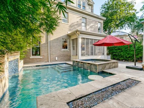 125 W Agarita Avenue San Antonio TX 78212