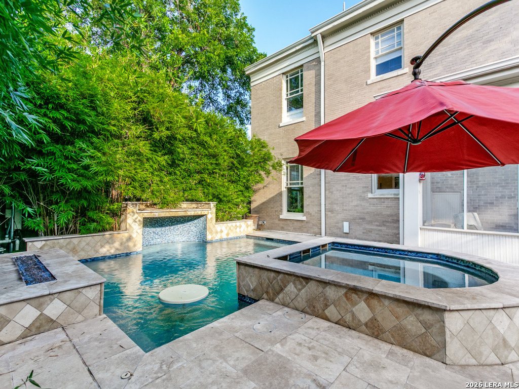 125 W Agarita Avenue San Antonio TX 78212