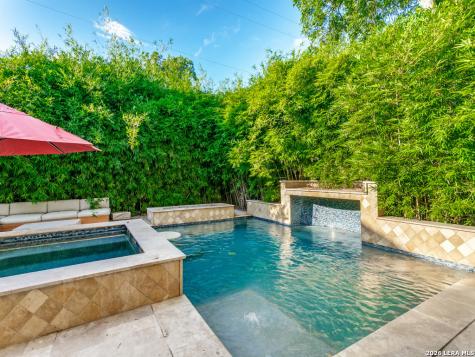 125 W Agarita Avenue San Antonio TX 78212