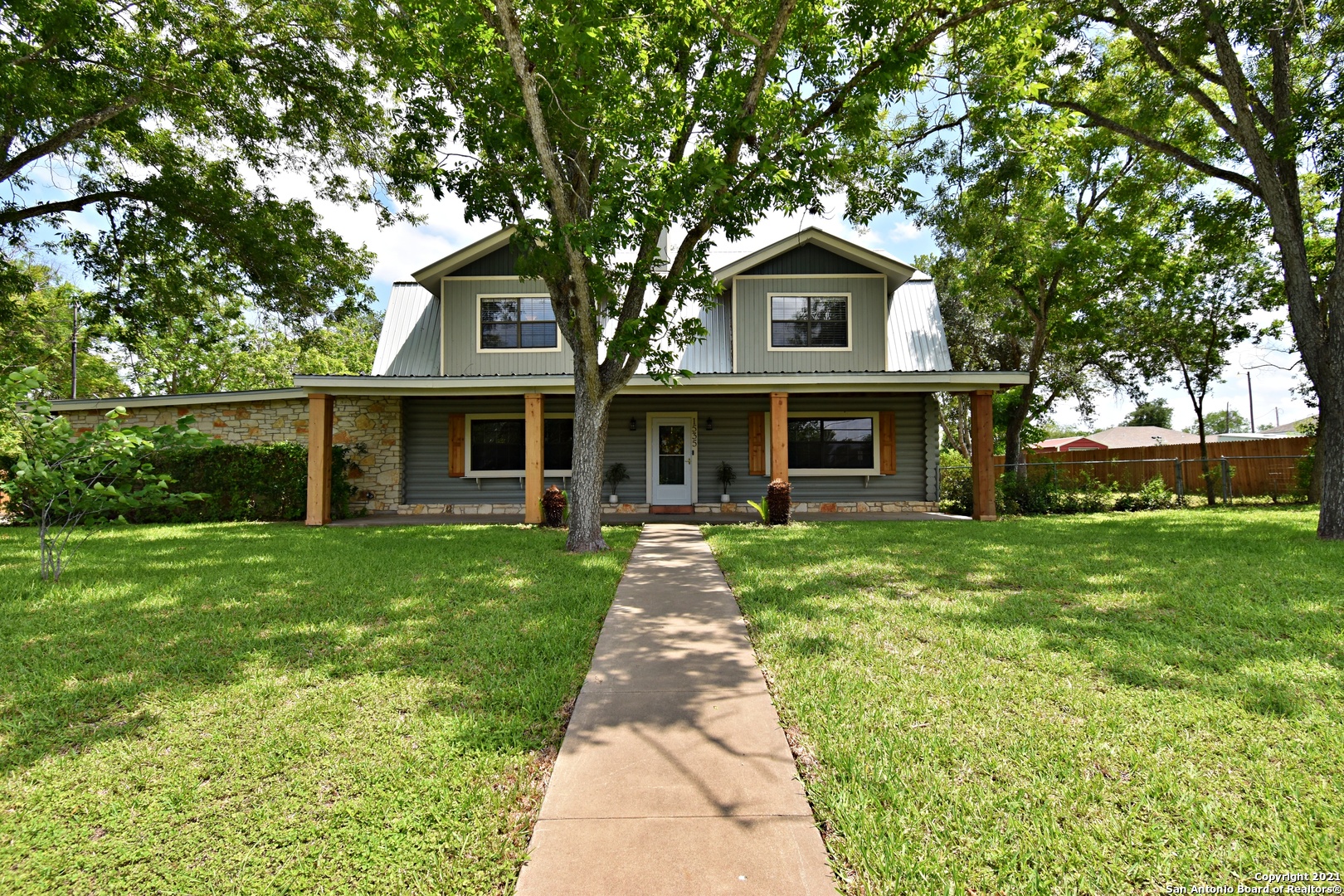 1535 W Houston Street Beeville TX 78102