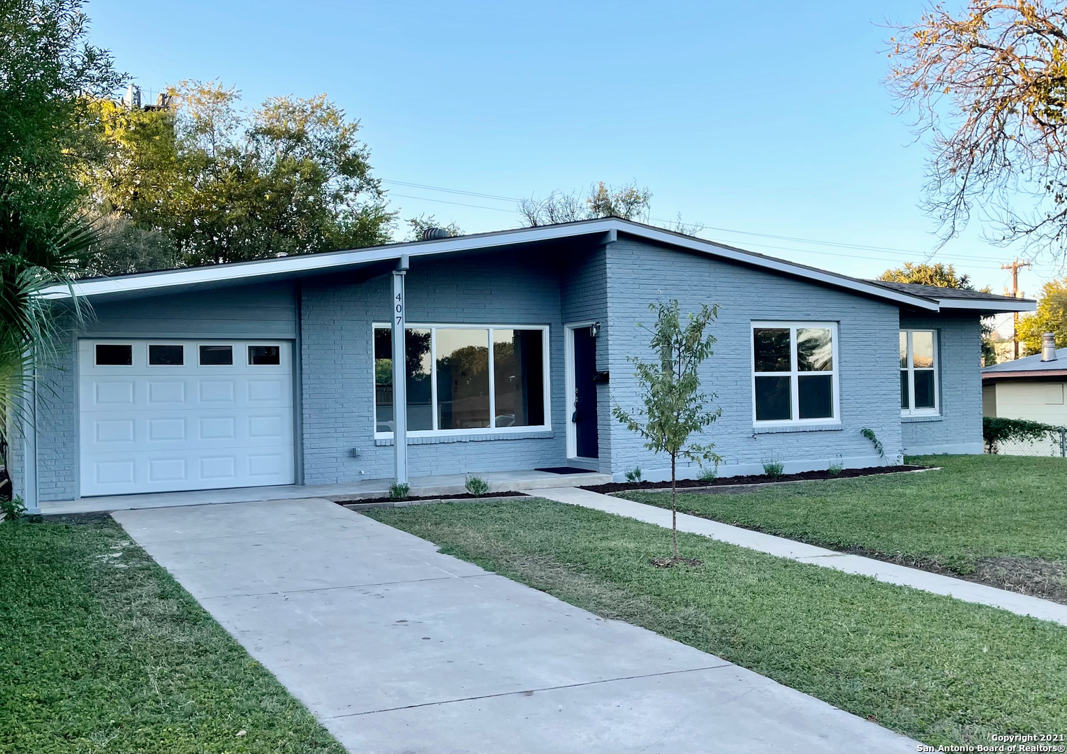 407 E Crestline Drive San Antonio TX 78201