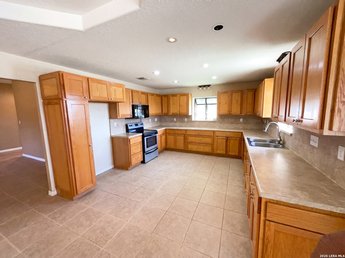 1014 Avenue I Poteet TX 78065