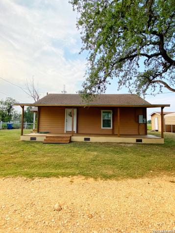 1311 Pine Street Floresville TX 78114