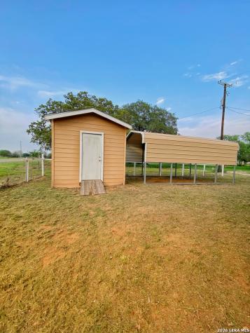 1311 Pine Street Floresville TX 78114