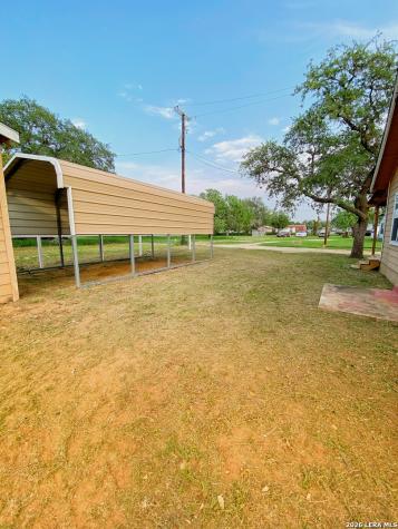 1311 Pine Street Floresville TX 78114