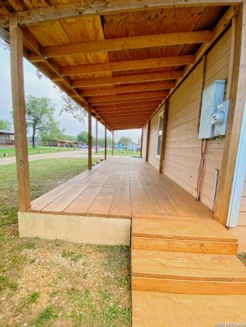 1311 Pine Street Floresville TX 78114
