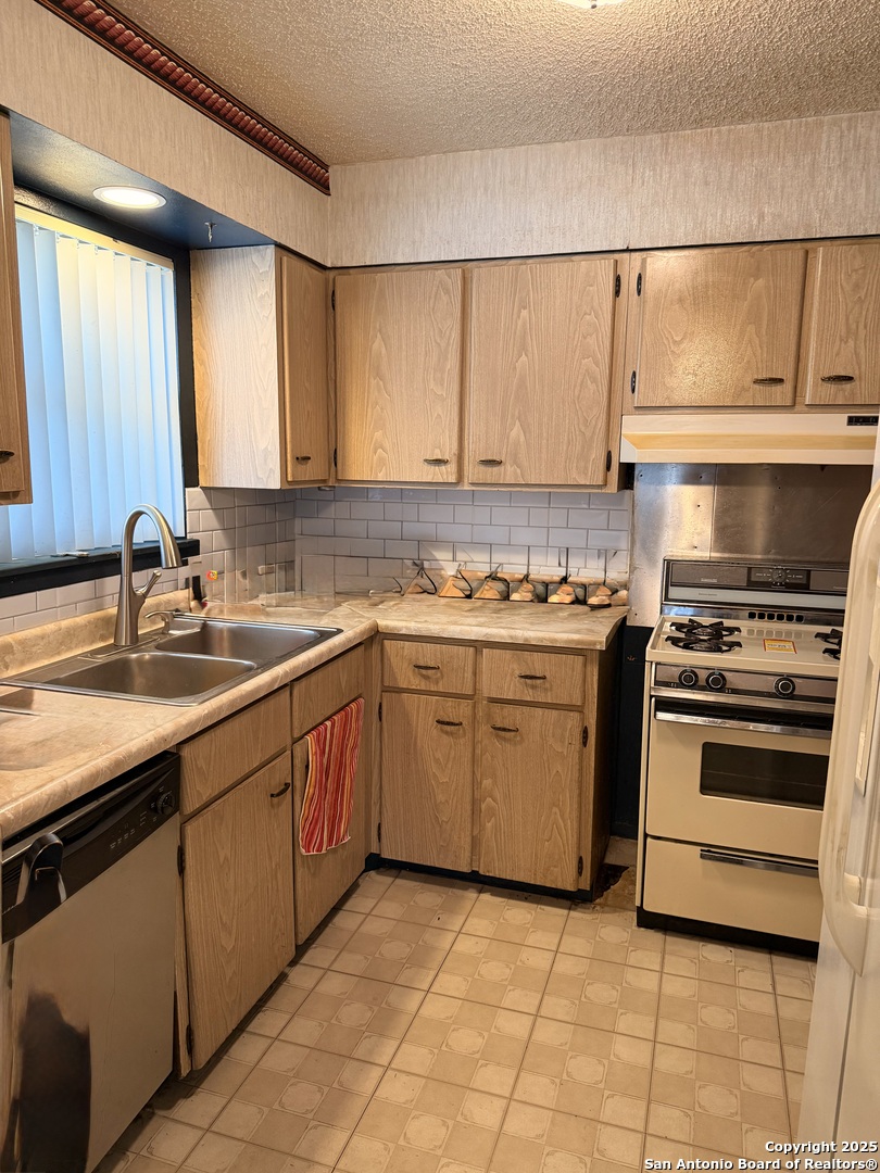 5006 Creekmoor San Antonio TX 78220