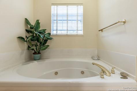 616 Rock Creek Kerrville TX 78028