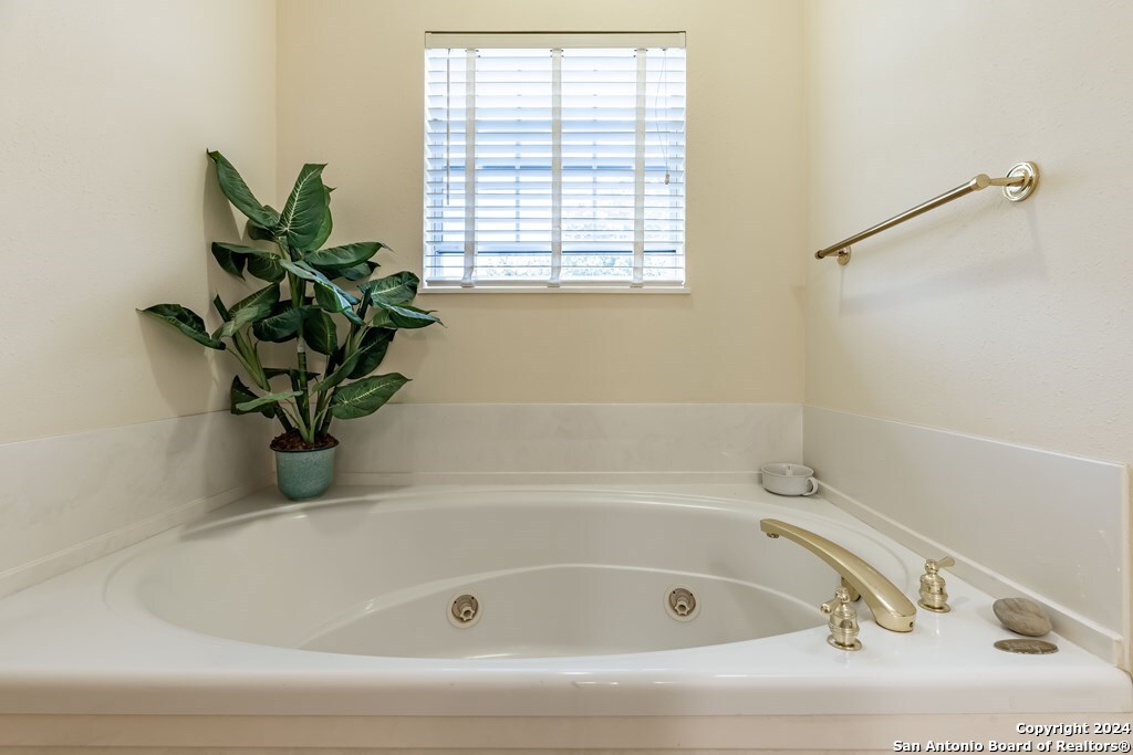 616 Rock Creek Kerrville TX 78028