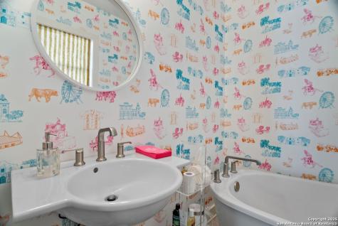 239 Belvidere Olmos Park TX 78212