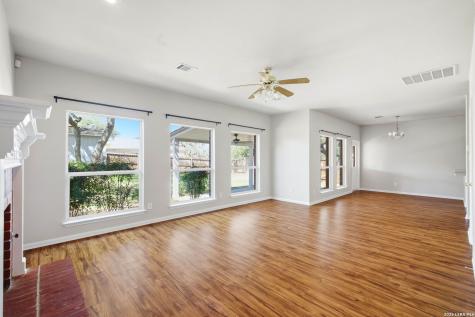 8631 Branch Hollow Universal City TX 78148