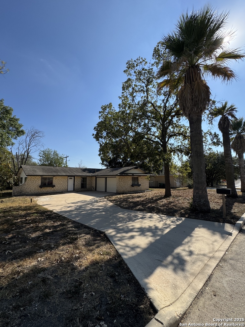 106 Woodview Live Oak TX 78233
