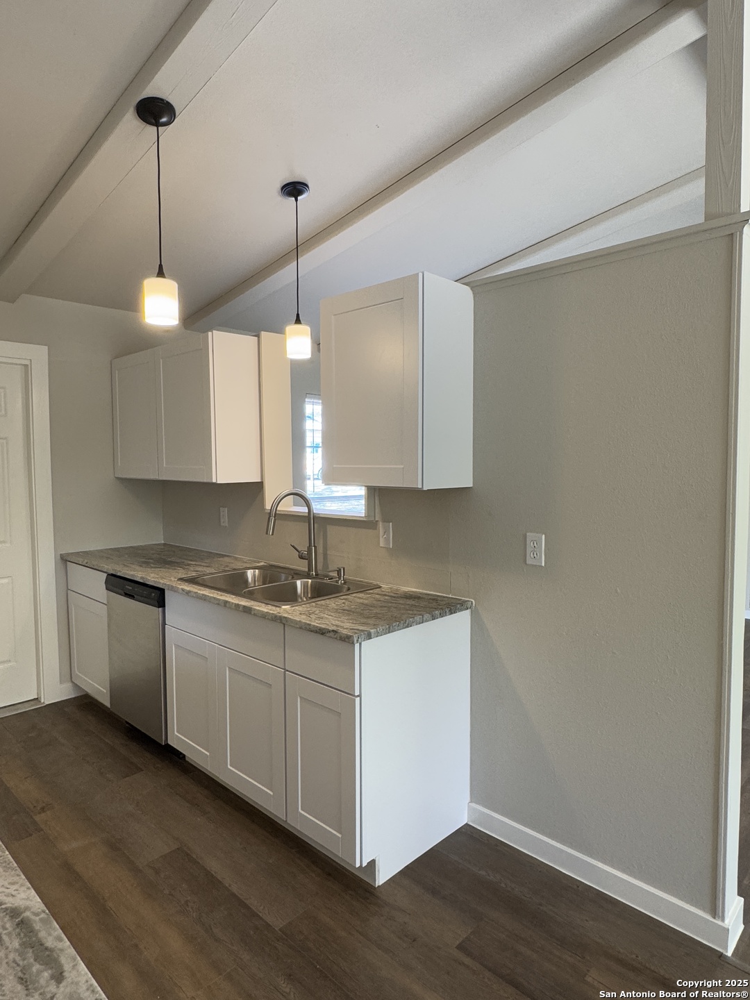 106 Woodview Live Oak TX 78233