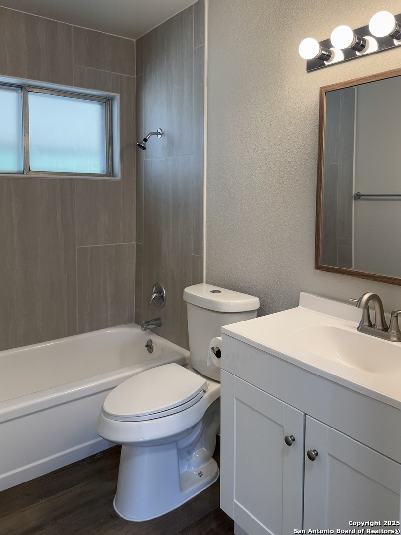 106 Woodview Live Oak TX 78233