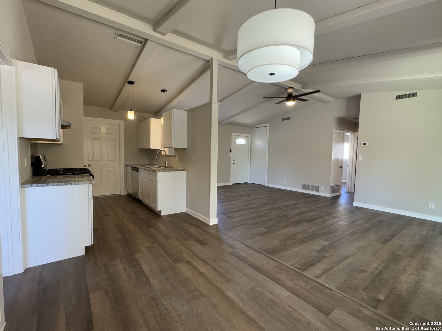 106 Woodview Live Oak TX 78233