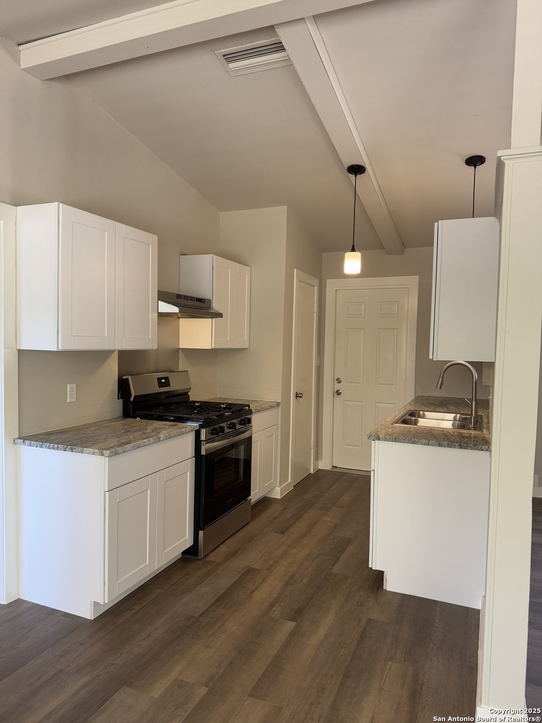 106 Woodview Live Oak TX 78233