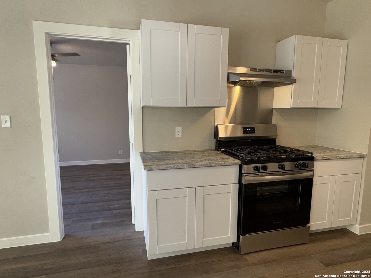 106 Woodview Live Oak TX 78233