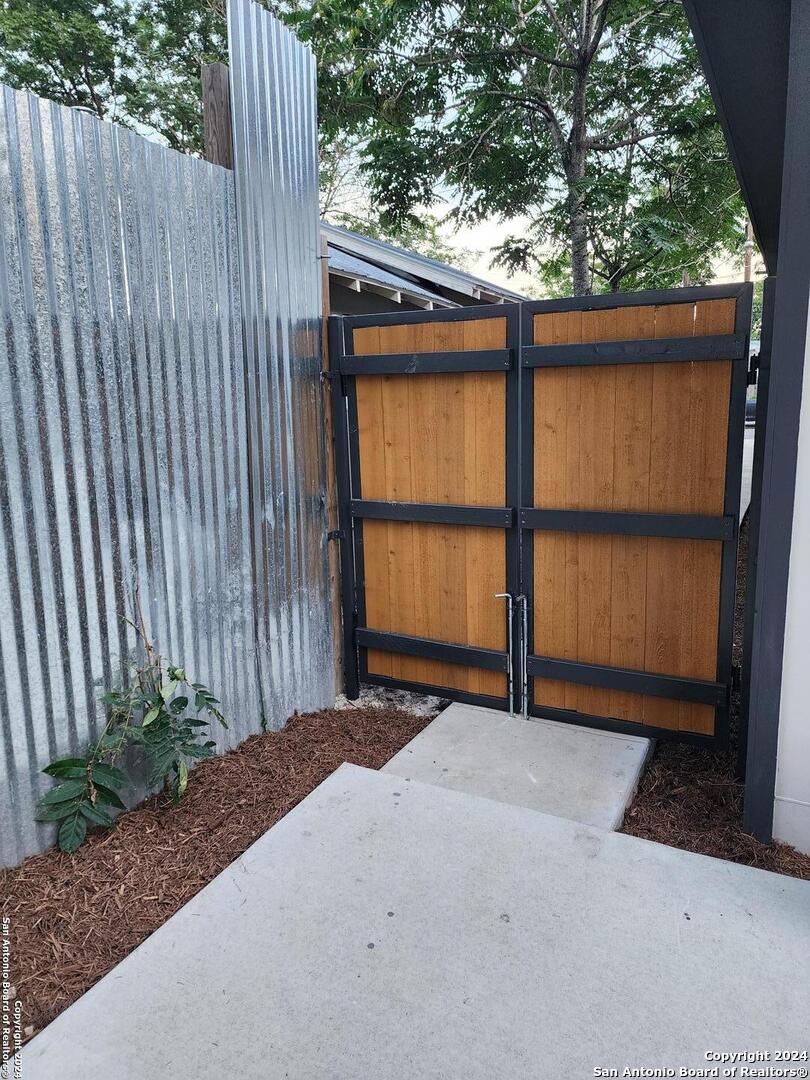 511 E Woodlawn Avenue San Antonio TX 78212
