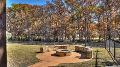 6454 N Us Highway 83 Leakey TX 78873