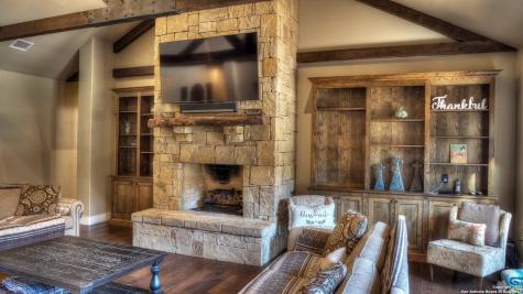 6454 N Us Highway 83 Leakey TX 78873