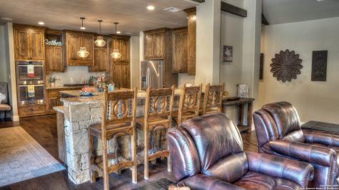 6454 N Us Highway 83 Leakey TX 78873