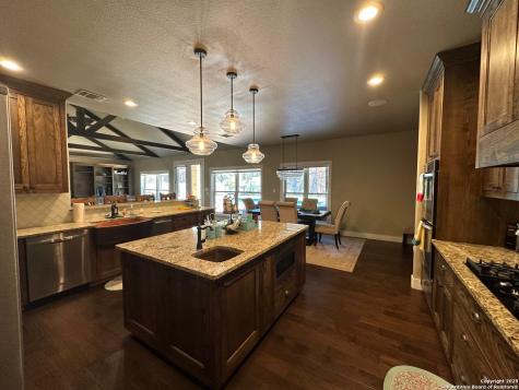 6454 N Us Highway 83 Leakey TX 78873