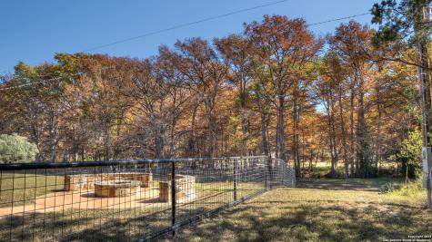 6454 N Us Highway 83 Leakey TX 78873