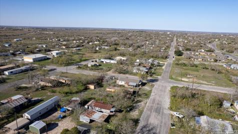 217 N Park Avenue Karnes City TX 78118
