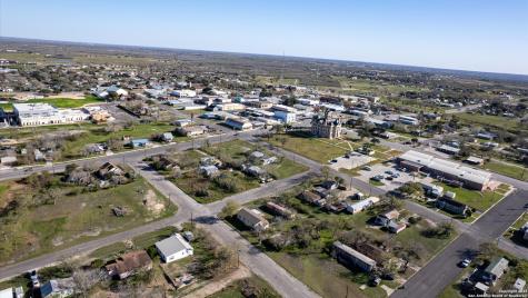 217 N Park Avenue Karnes City TX 78118