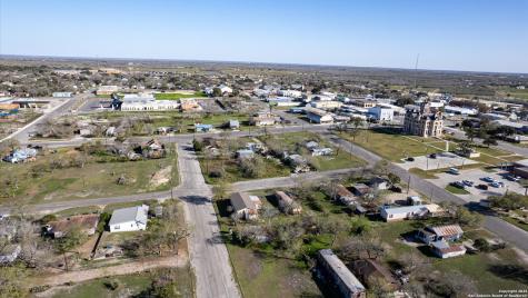 217 N Park Avenue Karnes City TX 78118