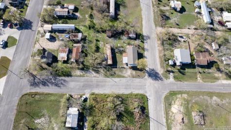 217 N Park Avenue Karnes City TX 78118