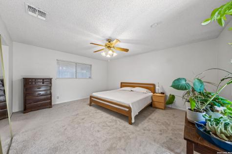 5902 Northgap Street Windcrest TX 78239