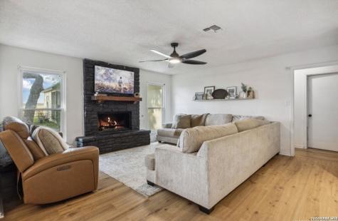 101 Country Lane Castroville TX 78009