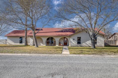 100 Larkspur Drive Uvalde TX 78801