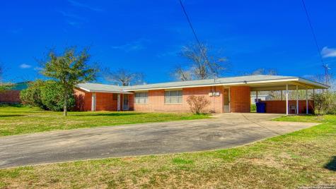603 F Street Floresville TX 78114